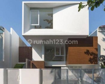 Rumah 2 Lantai SHM Baru di pondok indah