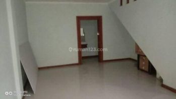 Rumah Baru Kembar 2 Lantai di Sayap Riau Bandung