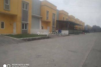 Gudang baru siap pakai di pergudangan Surya grand Cisoka Tangerang banten