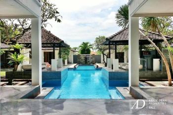 FREEHOLD MAGNIFICENT SEVEN BEDROOM VILLA IN UMALAS