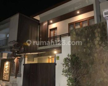 Dijual Rumah lantai 2 semi villa di Sesetan
