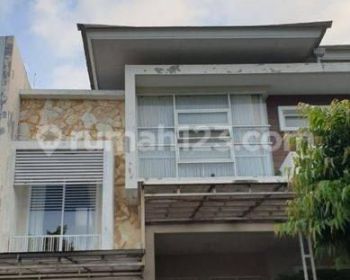 Villa vila valensia,x bukit regency.pakuwon indah.paviliun golf