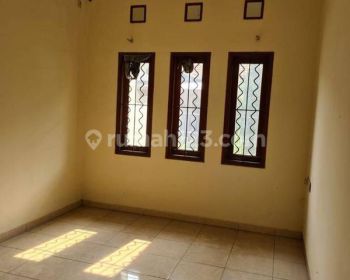 DISEWAKAN RUMAH TERAWAT DAN ADEM DI TAMAN KOPO INDAH BANDUNG