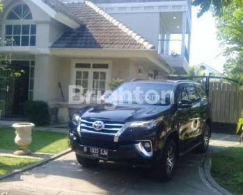 RUMAH  FURNISH DAN TERAWAT BISA JALAN KAKI KE TAMAN BUDAYA SENTUL CITY