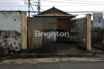 GUDANG+ KANTOR+ WORKSHOP 2 LANTAI TENGAH KOTA PETEMON ARJUNA BANYUURIP NGANTONG