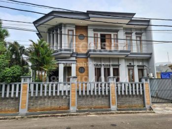 Rumah Hook Danau Asri Design Classic Mewah