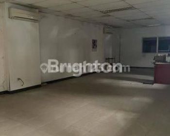 GUDANG SAFE N LOCK DEKAT PINTU UTAMA BAGUS SIAP NGOMSET