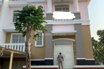 Rumah di green lake city 3 Lantai SHM Bagus bisa di nego