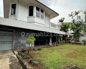 Rumah Cantik Area kebayoran Baru Lokasi sangat Bagus Jakarta Selatan