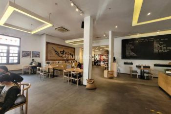 Sewa Ruang Usaha Luas Hadap Timur di Riau Bandung