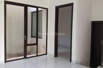 Rumah Hook 2 Lantai Sudah Bonus Ac di Cluster Enchanta Lavon 1
