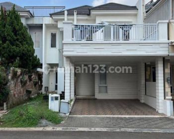 Rumah 2 lantai telah direnovasi siap huni