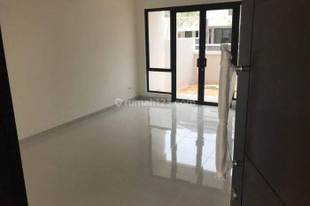 Rumah 2 Lantai Terawat Nyaman di Podomoro Cluster Amagriya