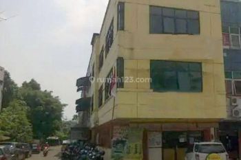 Ruko 3½ lantai posisi di hook di Jalan Raya Otista