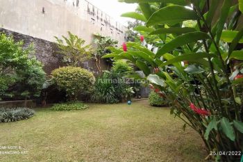 Rumah Besar dan Asri Tengah Kota Cocok untuk Usaha Nol Jalan Besar