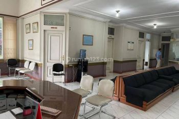 Ruang Usaha Luas Strategis di Mainroad Setiabudi , Bandung