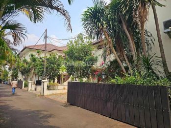RUMAH CAKEP DALAM COMPOUND KONDISI BAGUS TANAH NGANTONG DIKEMANG TIMUR