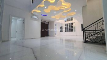 Rumah huk lt 332 lb 12000 ada private lift, swimming pool, karaoke rooom mewah
