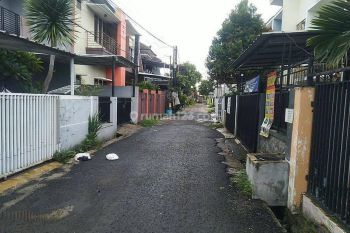 DIKONTRAKKAN...Rumah asri dan terawat di Cisaranten kulon arcamanik