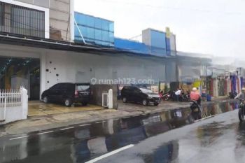 Ruko 3.5 Lantai SHM Lokasi Strategis bebas banjir dekat pusat bisnis Carport