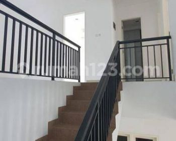 Rumah di Jln. P. Peniki 2 Lantai SHM Bagus Siap Huni