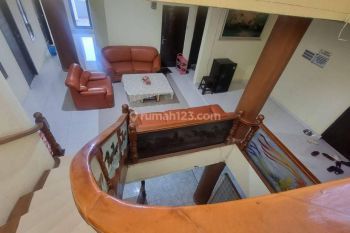 Kost Aktif Dan Kantor Bagus 3 Lantai di Soekarno Hatta