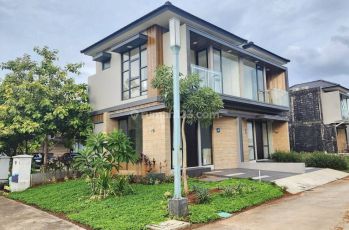 Rumah  Hook 3 kamar  tidur Dengan Balcony  dekat gading serpong