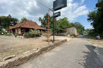 Tanah Strategis Bonus Bangunan Cafe Resto Di JL. Kaliurang Km. 12