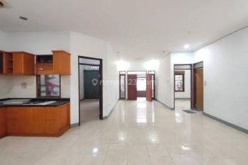 Rumah Disewa Terawat Siap Huni di Taman Holis Indah , Bandung