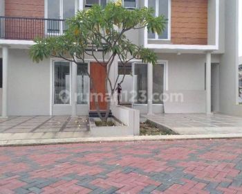Rumah Baru dalam cluster exclusive dekat tol Jatiwaringin di Cipinang Melayu