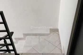 Rumah di Jalan pendengkolan cengkareng