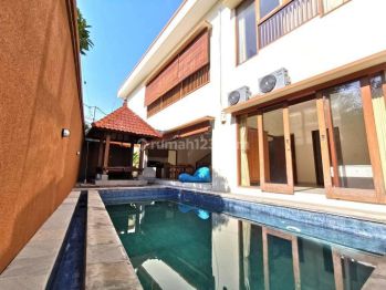 VILLA BEACHSIDE 3 BEDROOMS IN SANUR