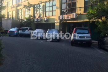 ruko siap pakai lokasi sangat strategis dan komersil