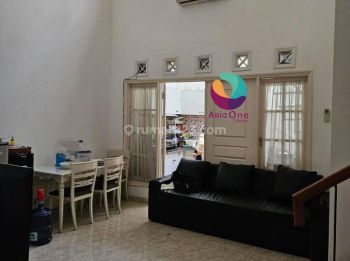 Disewa cepat Rumah di Raffles 2 Lantai SHM Bagus