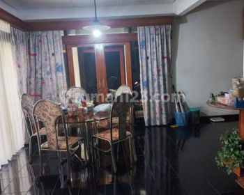 Dijual Rumah Klasik Nyaman Furnish di Budisari