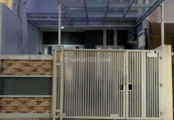 Rumah Cantik Minimalis, Terawat, Nyaman, 3 Lantai, Strategis, Tomang, Jakarta