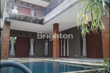 VILLA 2 Lantai 5BR, SEMI FURNISH Lokasi Strategis dan NYAMAN di SANUR