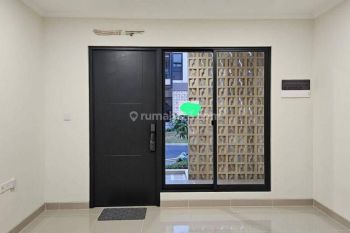 Di Sewa Rumah Baru Renov 2 Lantai, KT 4, LB 150, Gading Serpong