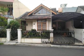 Rumah Lama Terawat Siap Huni Lokasi Strategis Antapani Bandung