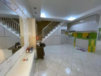 Di sewakan rumah 2 lantai siap bawa barang sendiri