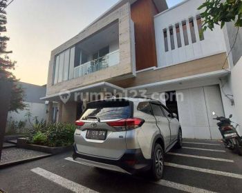 Rumah 2 lantai lokasi strategis ampera pedurenan rumah baru minimalis modern