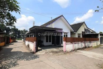 Rumah disewakan lingkungan pemukiman jalan kabuapten dalam ringroad selatan rsa