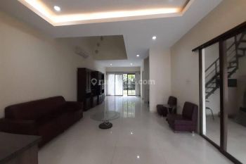 Disewakan rumah cantik setramurni