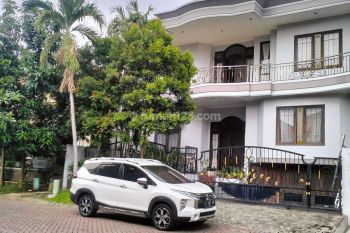 Rumah 2 Lantai siap huni di Graha Family Surabaya