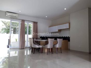 Disewakan Rumah Townhouse Sherwood 4 Lantai Kelapa Gading