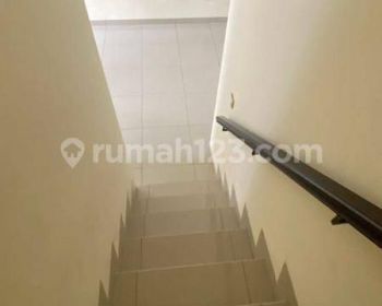Murah Dijual Cepat Rumah Bagus 2 Lt Wisma Permai