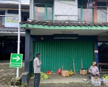 Disewakan Rumah Toko 2 lantai dekat kuliner Cipendawa Amen Jangkar Kalimantan