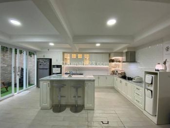 Dijual Cepat Rumah 3 lantai dan Siap Huni di Bukit Gading Mediterania
