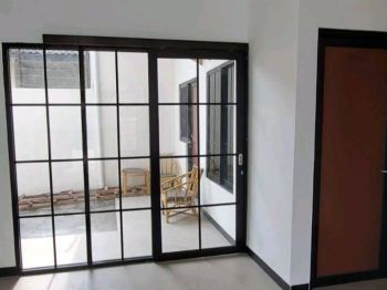 Rumah 90 Meter Persegi Baru Renov Dan Ceiling Tinggi Dekat ITS, Hang Tuah, East