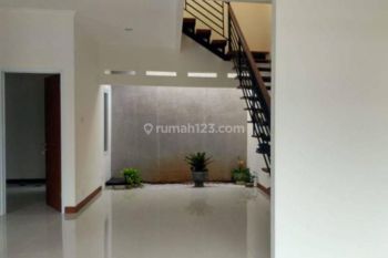 Rumah mewah minimalis 2lantai di kav deplu larangan, Tanggerang